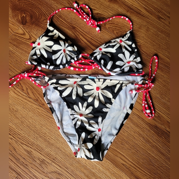 VENUS Other - SOLD LOCALLY NOS Vintage 90s y2k string bikini daisy Venus swimsuit